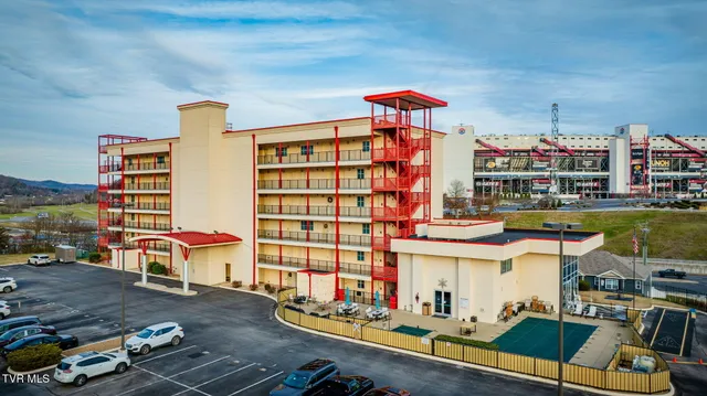 $333,900 | 120 Raceday Center Drive, Unit 604, Bristol, TN 37620