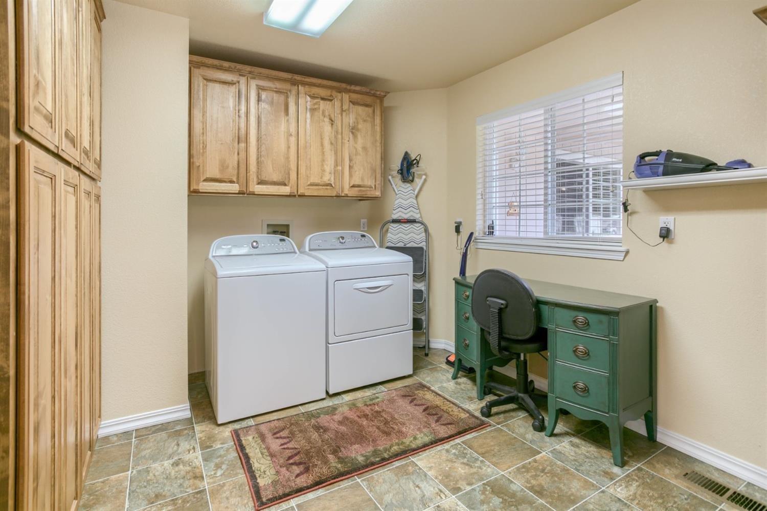 2818 South River Road Grants Pass, OR 97527 - Photo 19 of 35 Spacious laundry room with tons of stora