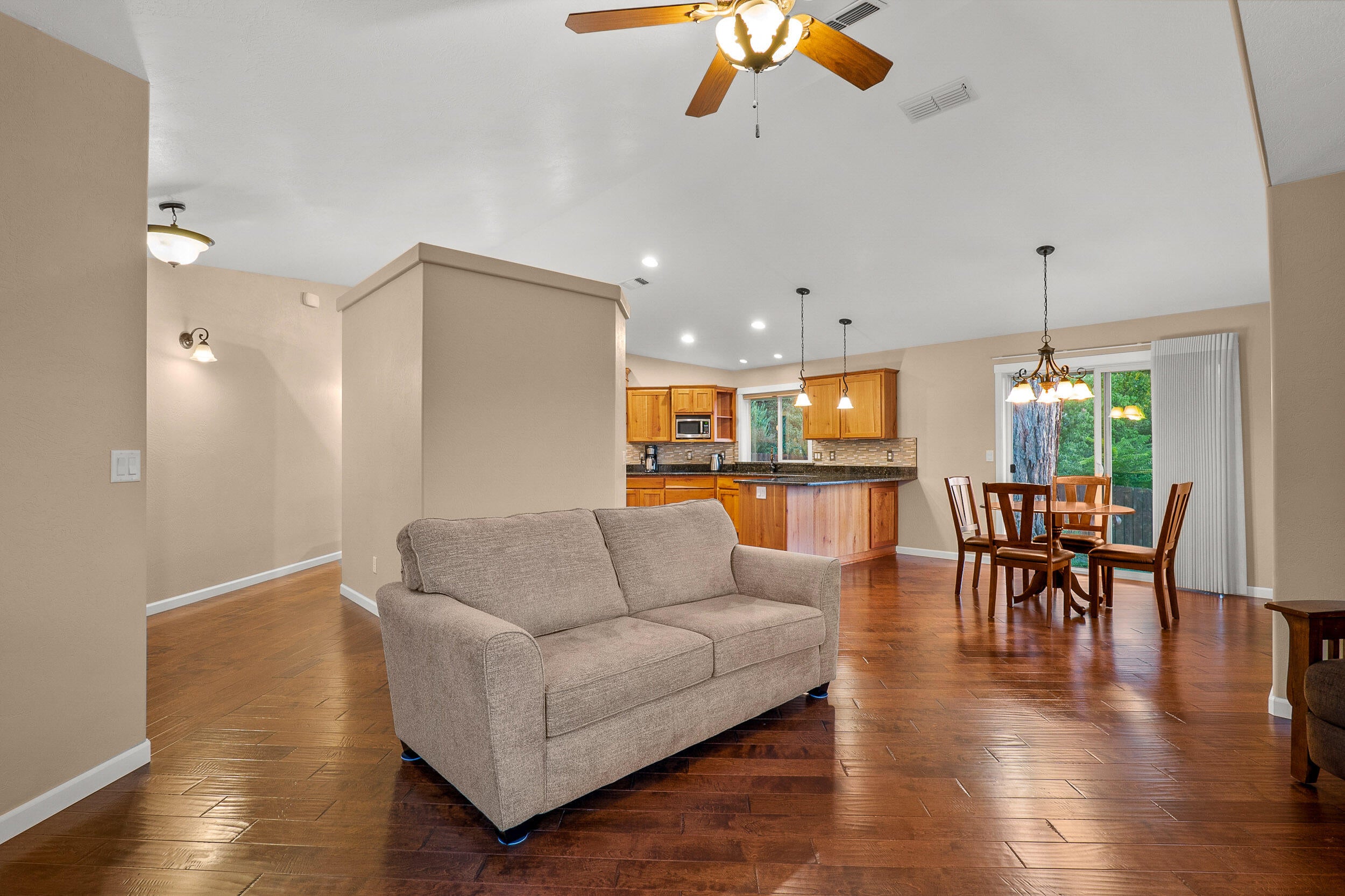 1437 Northeast Quail Crossing Road Grants Pass, OR 97526 - Photo 4 of 36 1437NEQuailCrossingRd-004