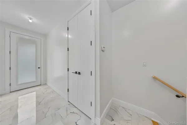 a view of room with shower