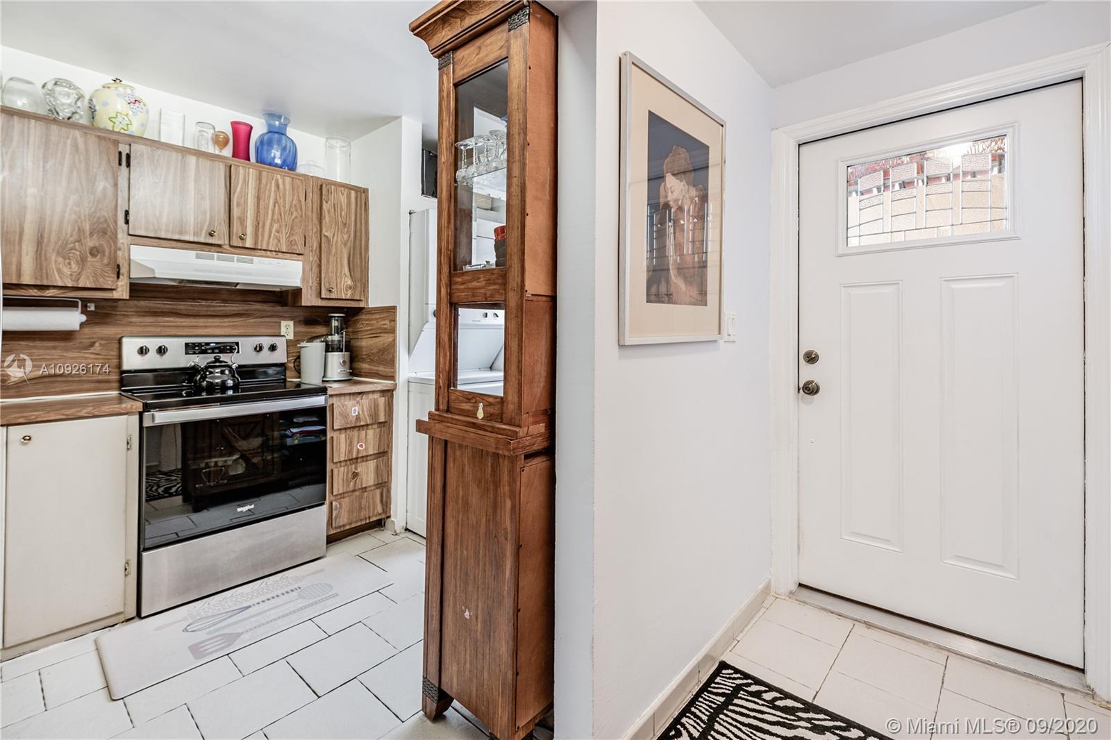 421 Northwest 109th Avenue, Unit 3B Miami, FL 33172 - Photo 4 of 23