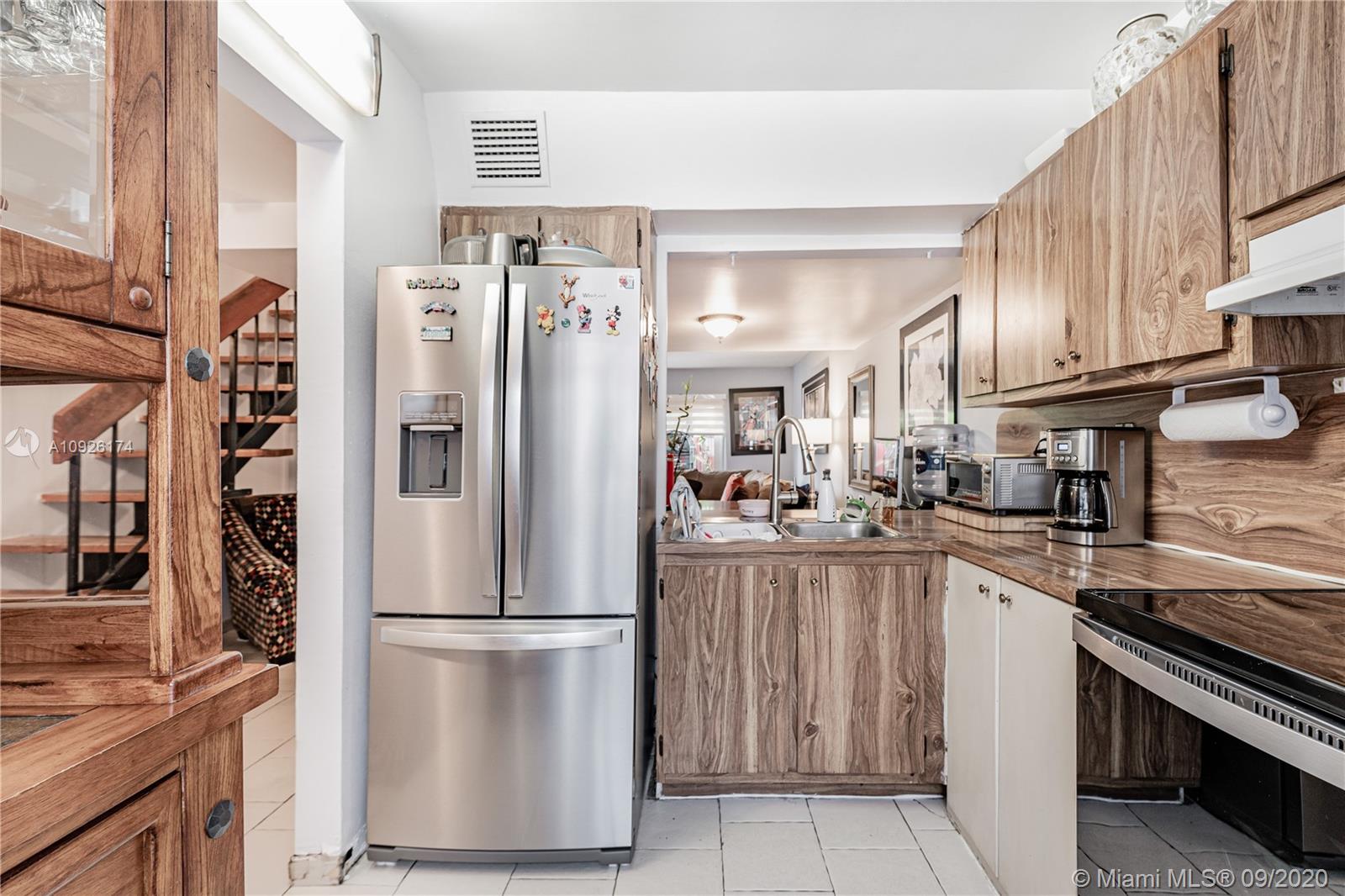 421 Northwest 109th Avenue, Unit 3B Miami, FL 33172 - Photo 5 of 23