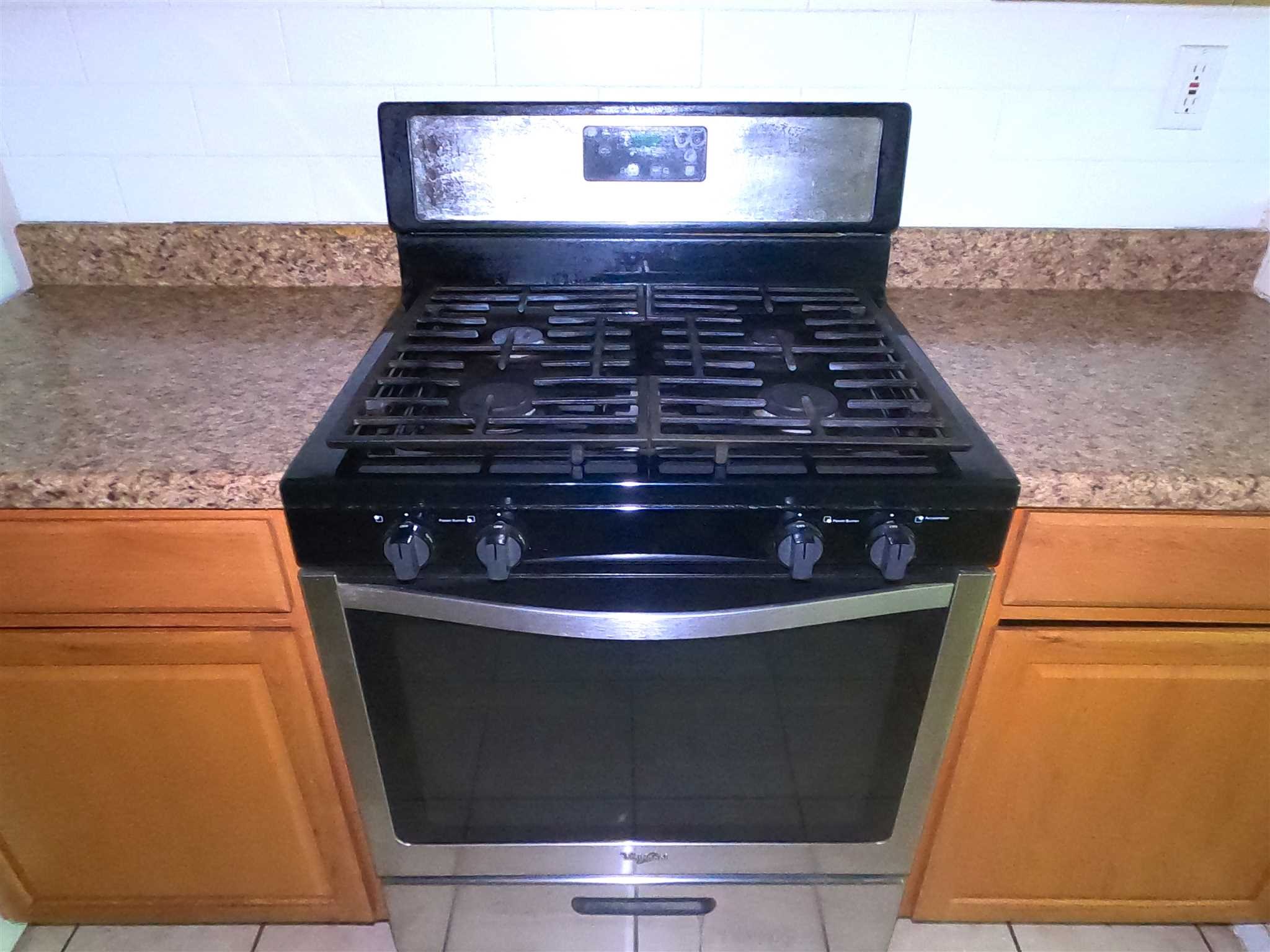 3 Hook Hyde Park, Unit 14A Poughkeepsie, NY 12601 - Photo 7 of 20 a close view of stove