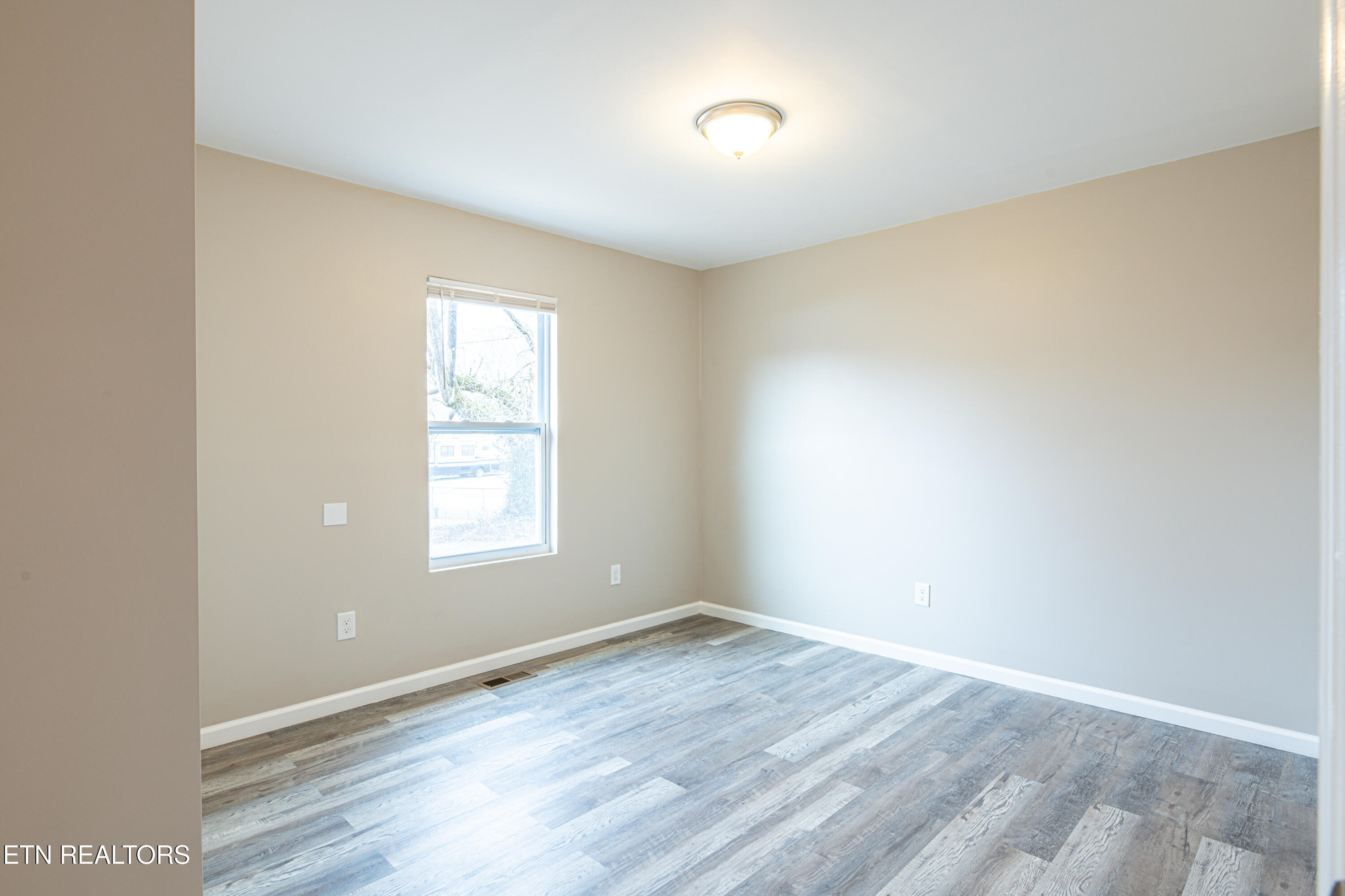 131 Lancaster Road Oak Ridge, TN 37830 - Photo 12 of 22 18F3D57D-305B-449A-B9FB-C1DABF79D3CA