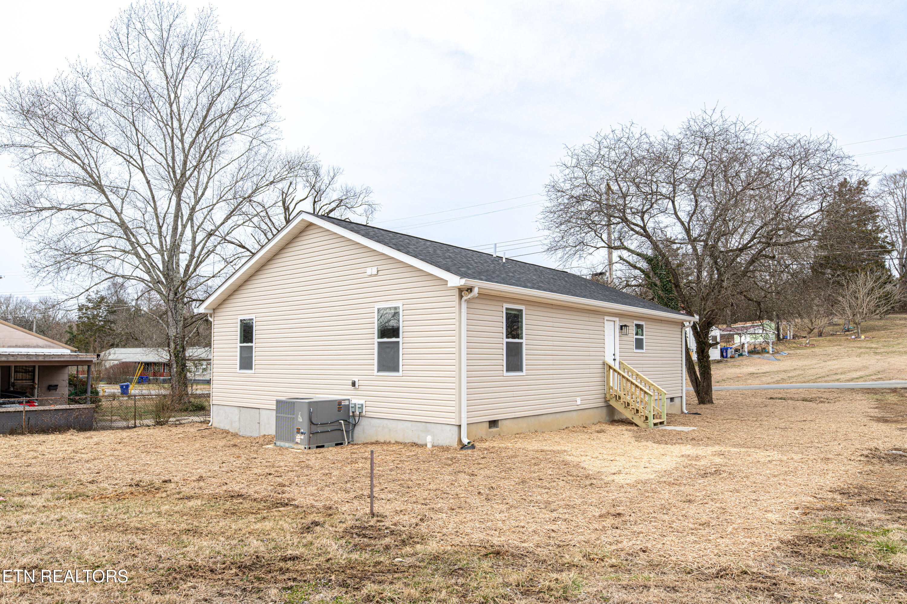 131 Lancaster Road Oak Ridge, TN 37830 - Photo 4 of 22 2C593B19-40B2-4284-87B8-081B7401C117