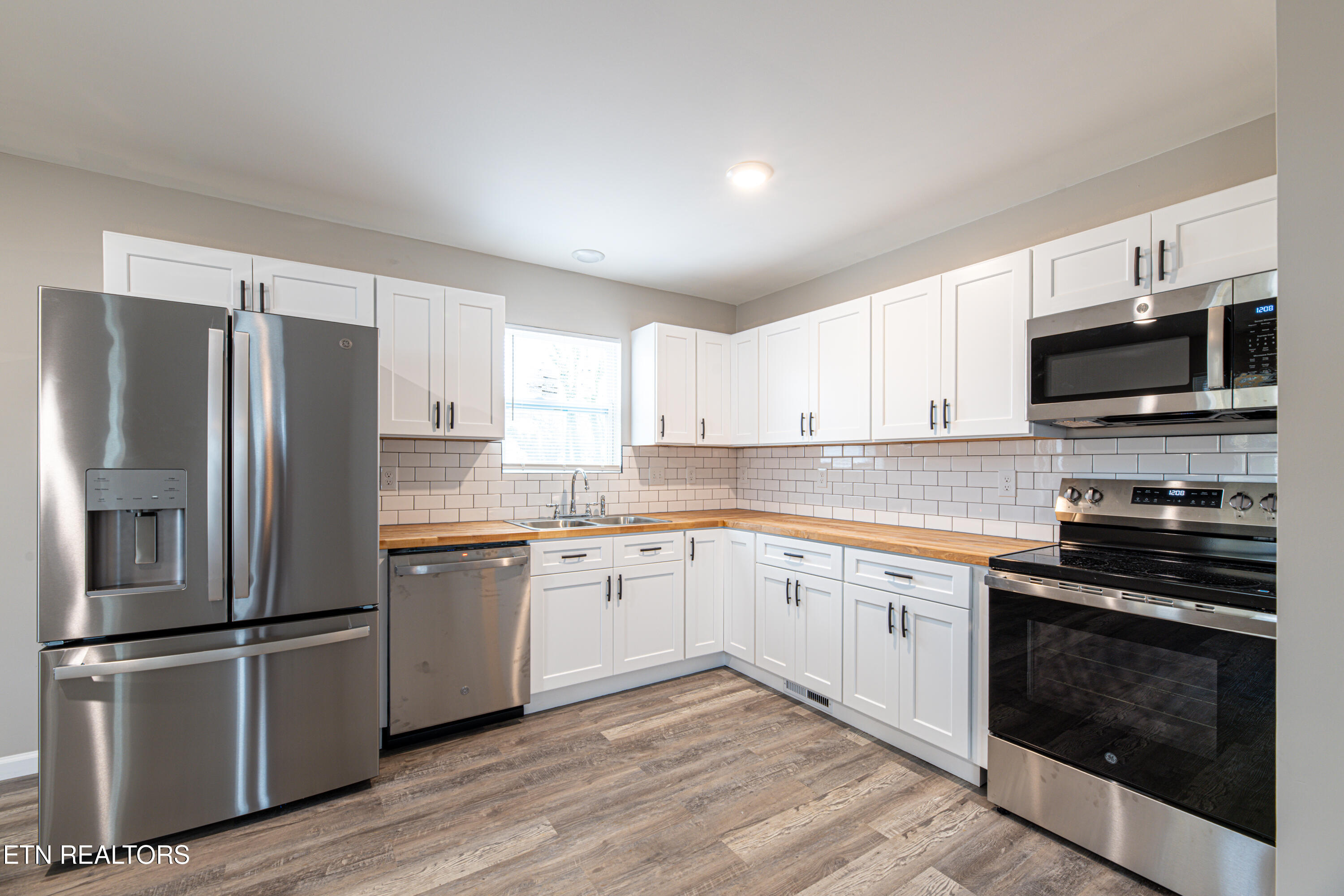 131 Lancaster Road Oak Ridge, TN 37830 - Photo 9 of 22 D2C7CFBF-EA15-47D7-9681-C944392812F3