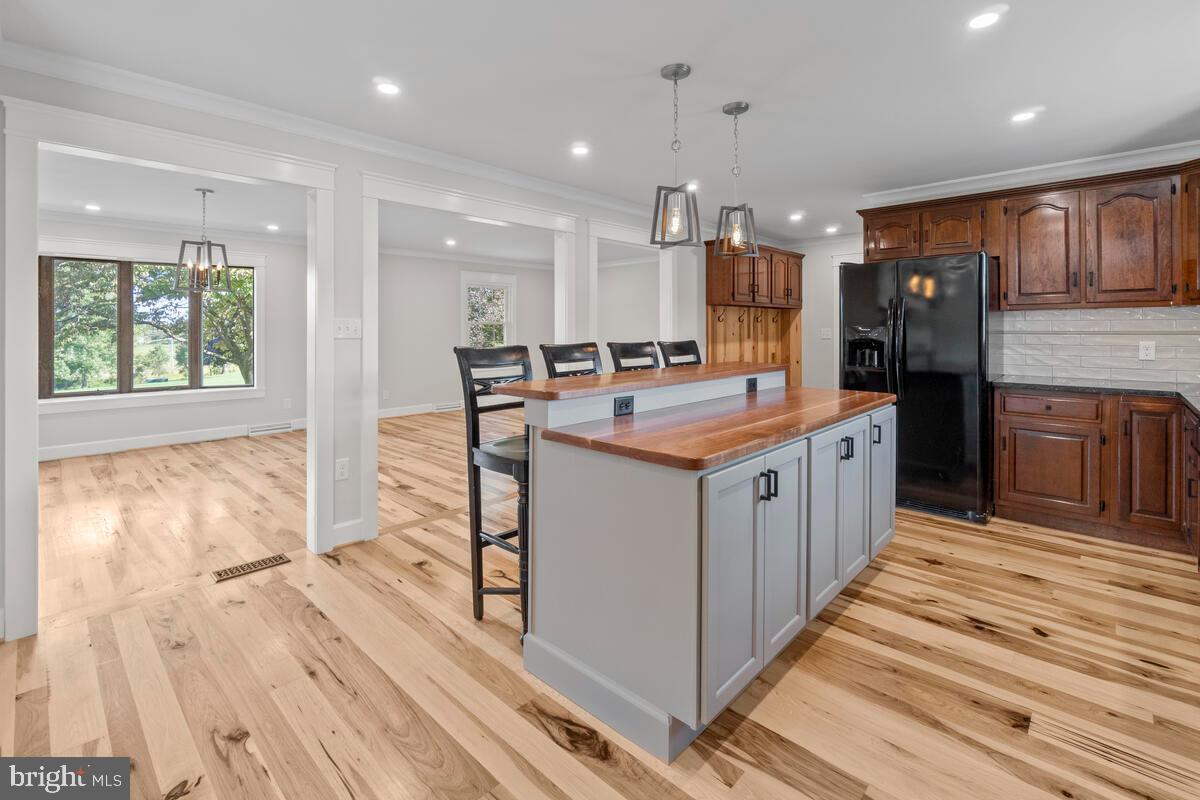 10544 Stull Road Thurmont, MD 21788 - Photo 16 of 54 Kitchen w/custom island