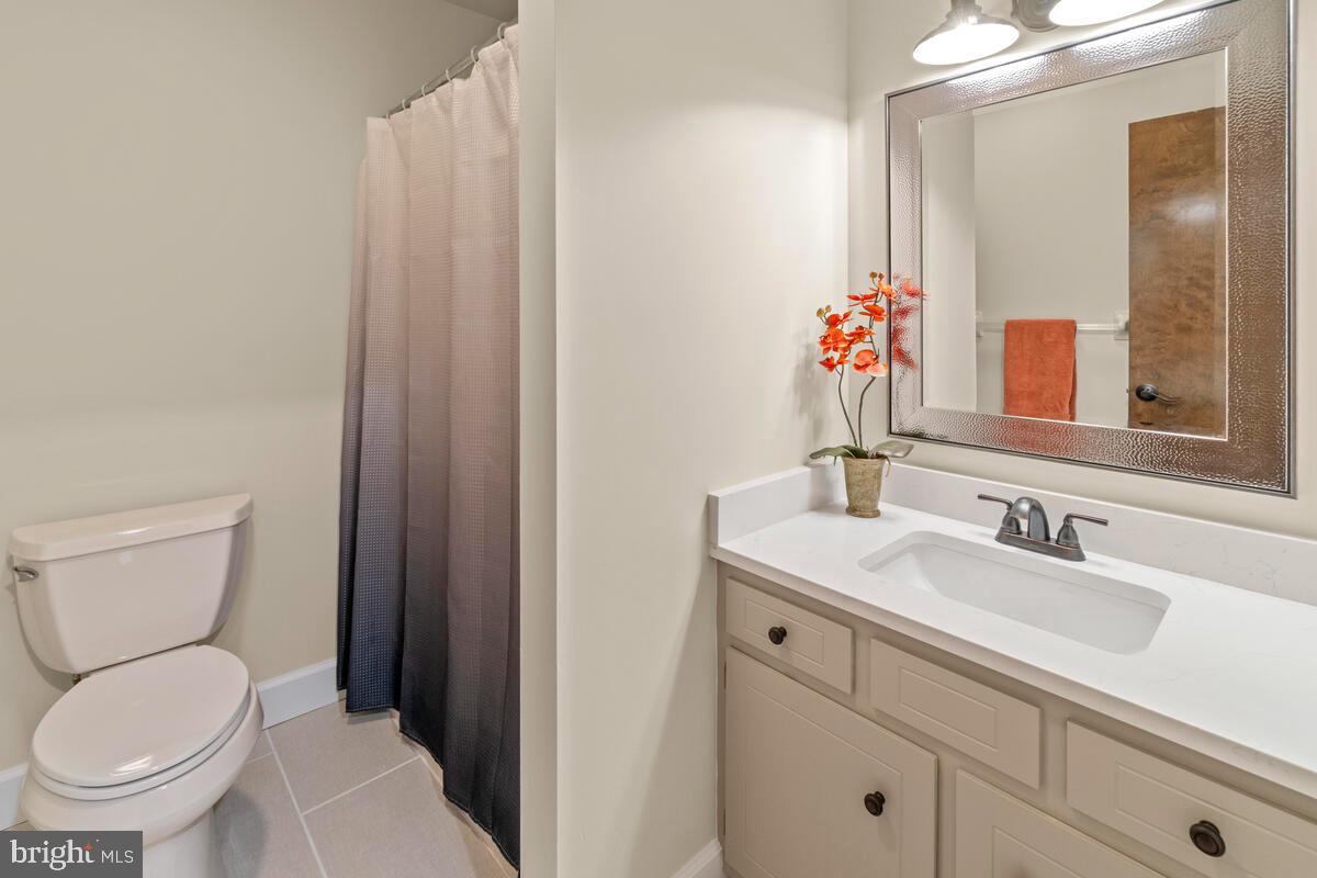 10544 Stull Road Thurmont, MD 21788 - Photo 23 of 54 Full bathroom off of kitchen