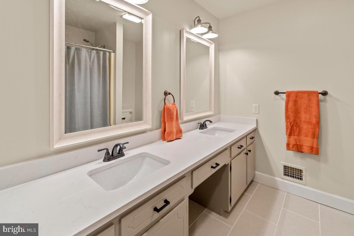 10544 Stull Road Thurmont, MD 21788 - Photo 26 of 54 Full bathroom 2