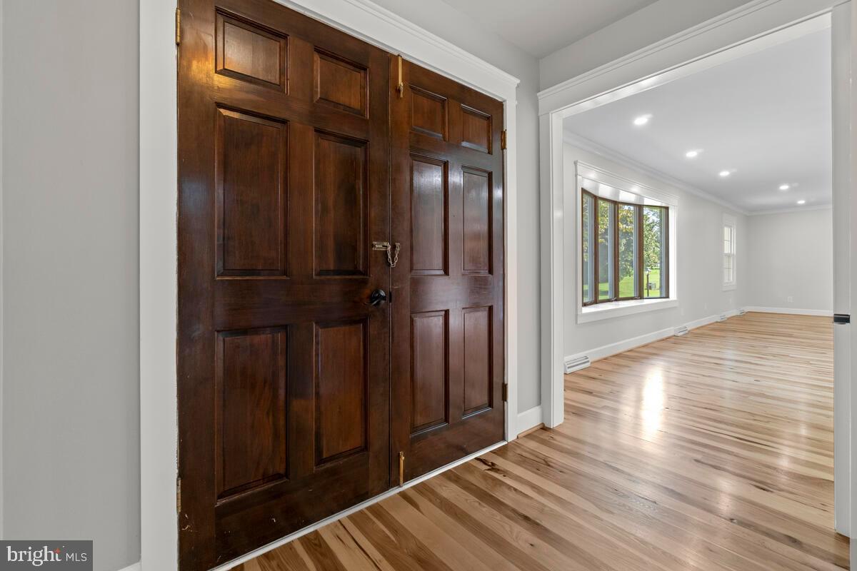 10544 Stull Road Thurmont, MD 21788 - Photo 9 of 54 Foyer/front doors