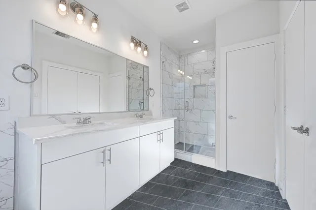 $2,400 | 3313 Baer Street, Houston, TX 77020