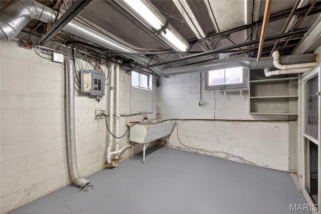 1051 North And South Road St. Louis, MO 63130 - Photo 30 of 40