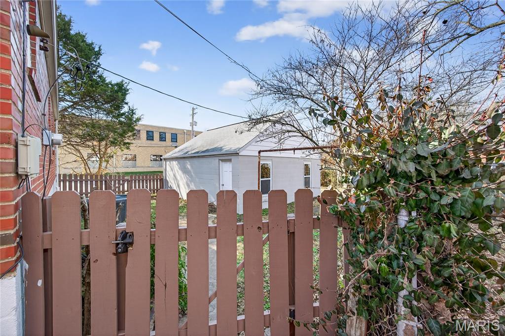 1051 North And South Road St. Louis, MO 63130 - Photo 31 of 40