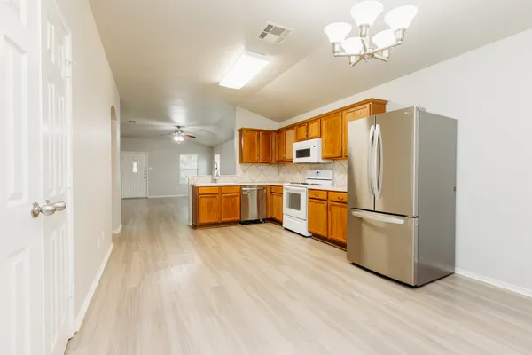 $1,775 | 225 Mossy Rock Drive, Hutto, TX 78634