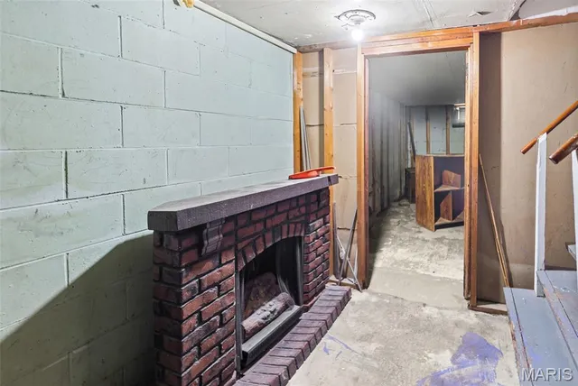 $87,000 | 252 South 12th Street, Wood River, IL 62095