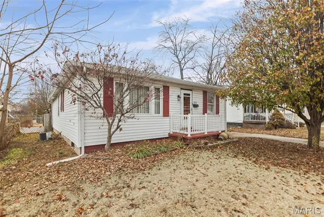 $87,000 | 252 South 12th Street, Wood River, IL 62095