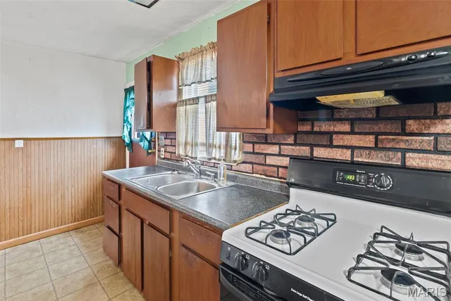 $87,000 | 252 South 12th Street, Wood River, IL 62095