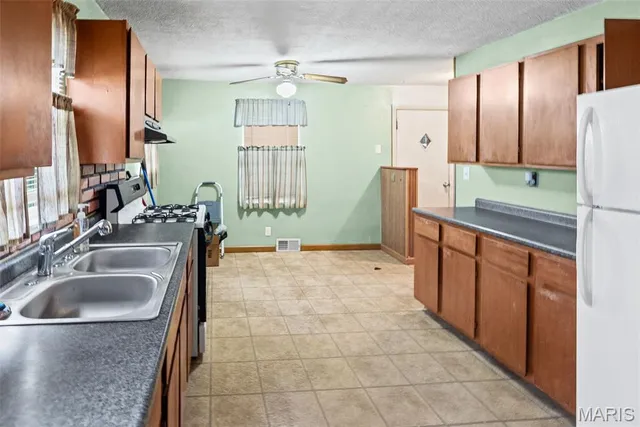 $87,000 | 252 South 12th Street, Wood River, IL 62095