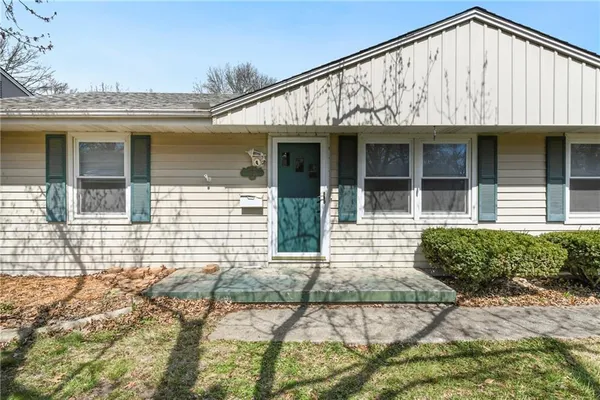 $345,000 | 6026 West 54th Terrace, Mission, KS 66202
