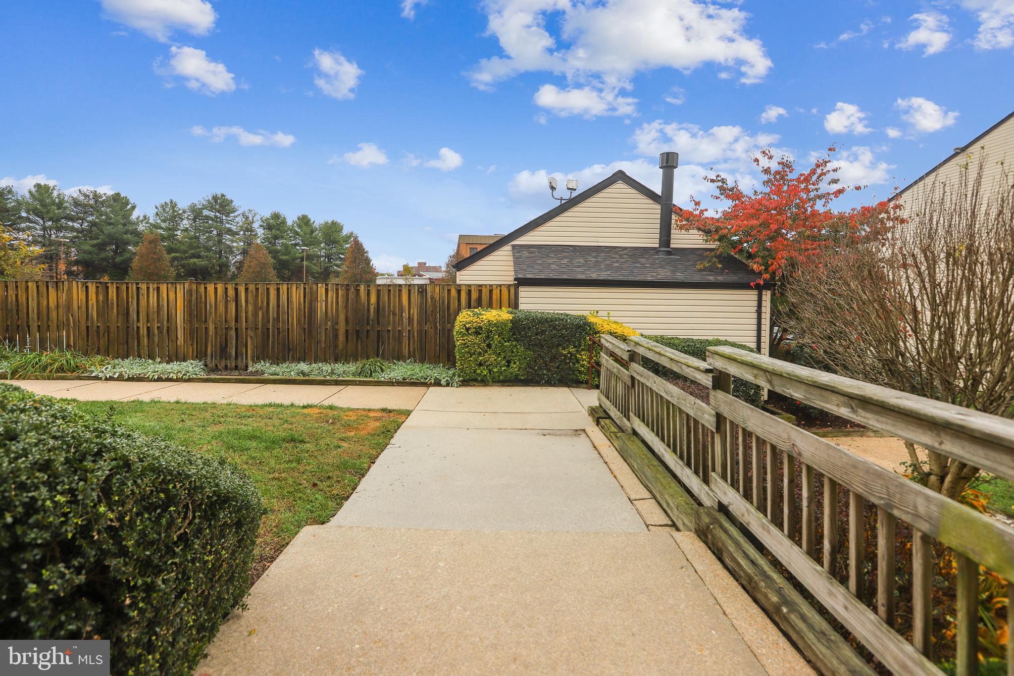 2572 Riva Road, Unit 9B Annapolis, MD 21401 - Photo 3 of 36 a view of swimming pool