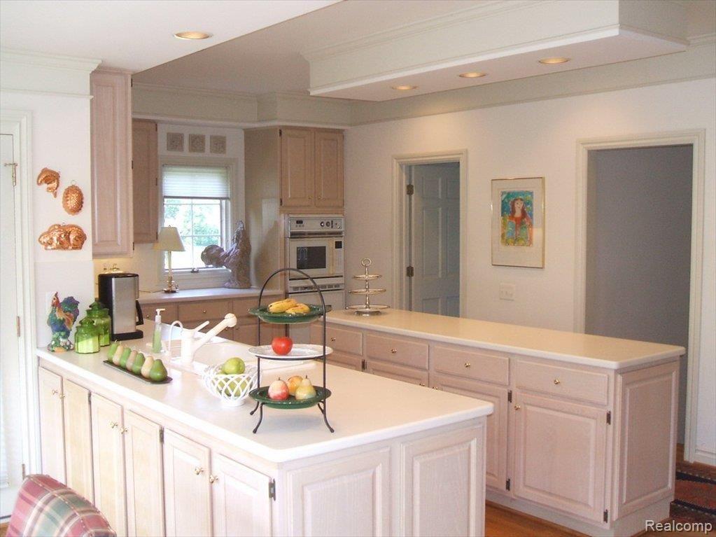 285 Barden Road Bloomfield Hills, MI 48304 - Photo 11 of 21 Kitchen