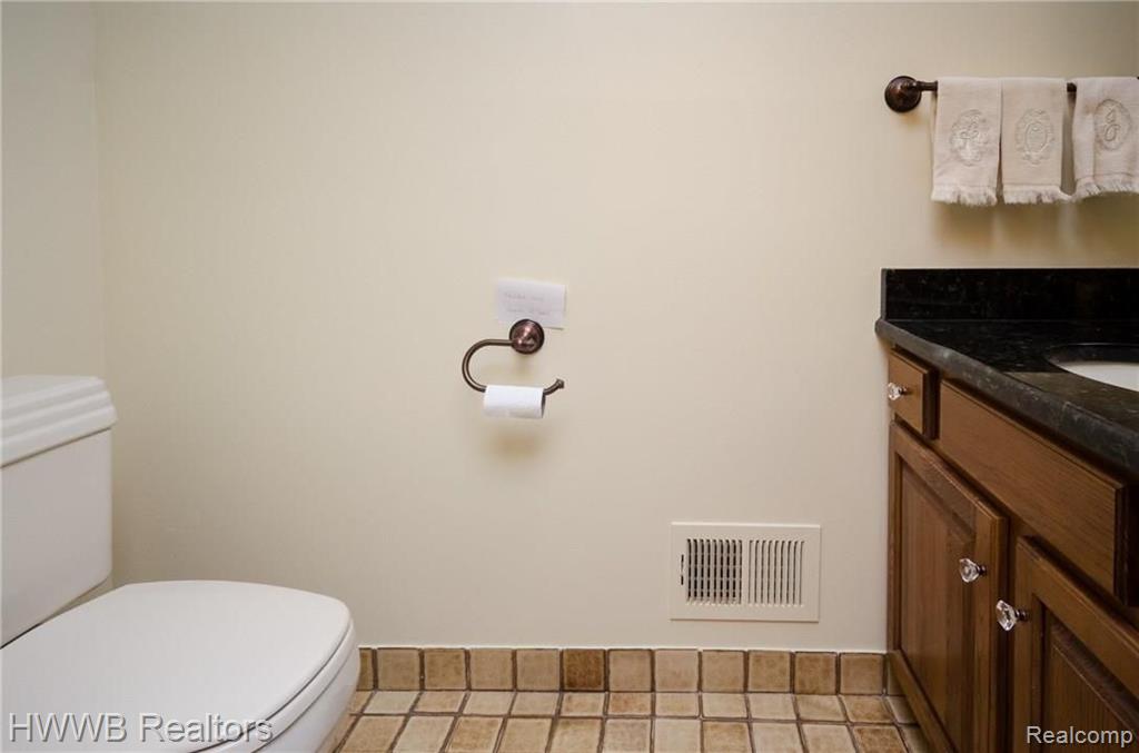 867 Augusta Drive Rochester Hills, MI 48309 - Photo 18 of 34