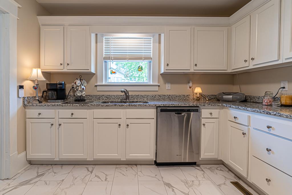 828 Colonial Road Southwest Abingdon, VA 24210 - Photo 27 of 63 Gallery Image 27