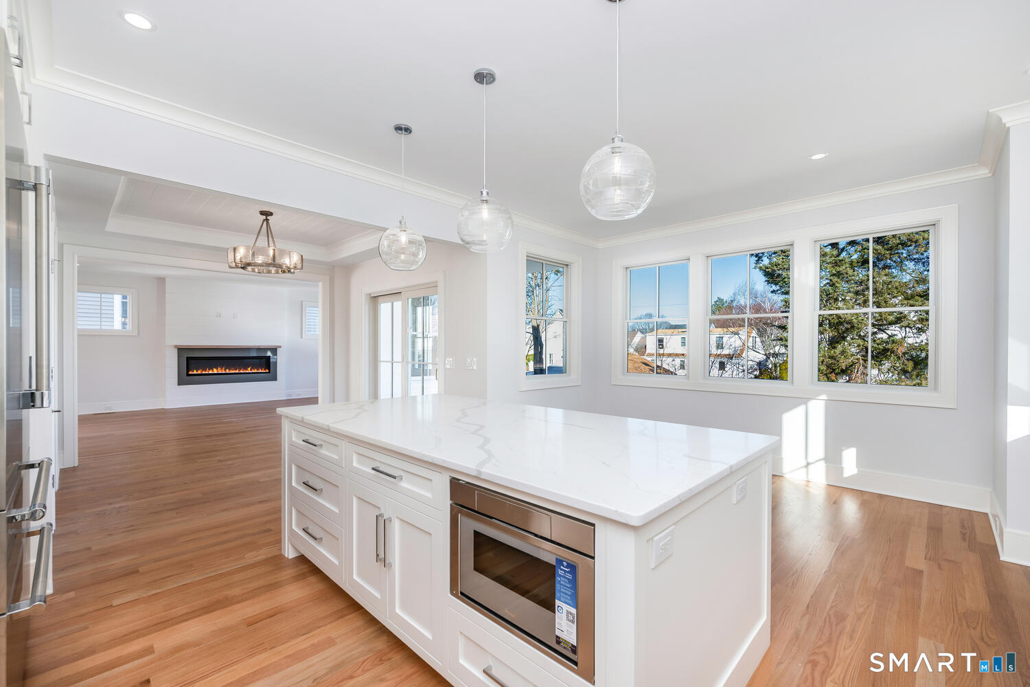 127 Paul Place Fairfield, CT 06824 - Photo 11 of 40