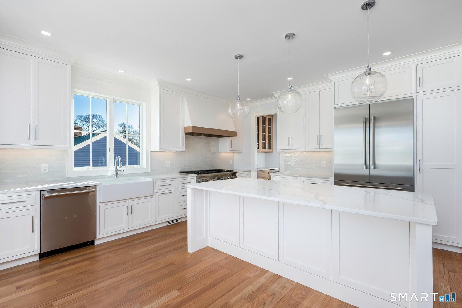 127 Paul Place Fairfield, CT 06824 - Photo 13 of 40