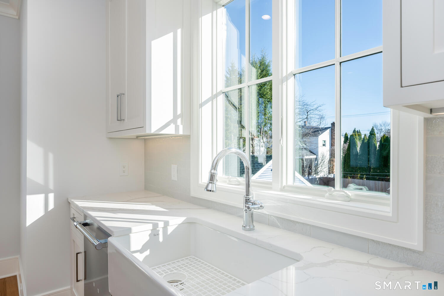 127 Paul Place Fairfield, CT 06824 - Photo 14 of 40