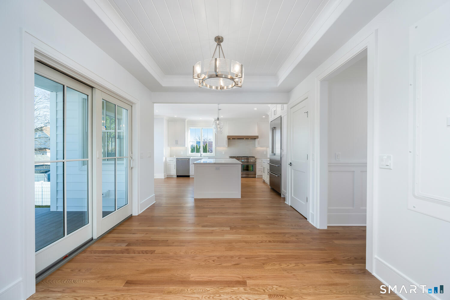 127 Paul Place Fairfield, CT 06824 - Photo 15 of 40