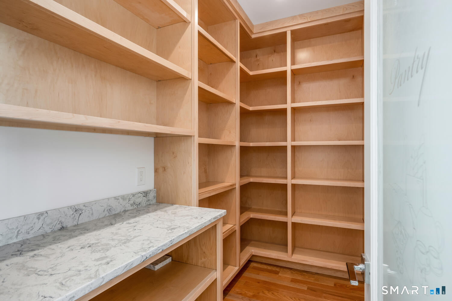 127 Paul Place Fairfield, CT 06824 - Photo 20 of 40