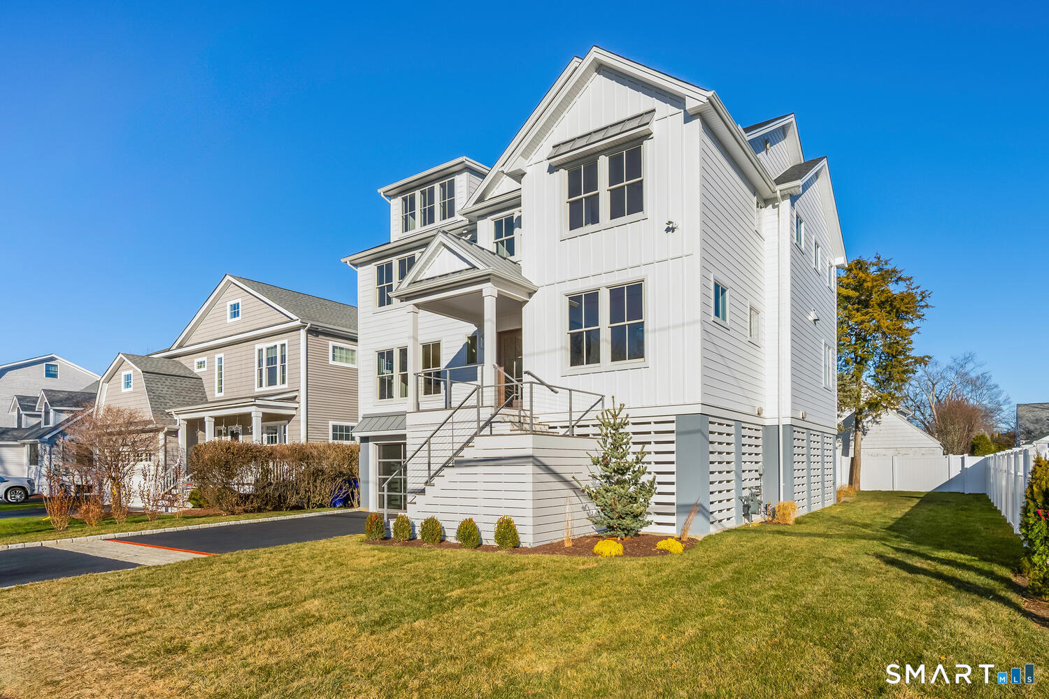 127 Paul Place Fairfield, CT 06824 - Photo 2 of 40