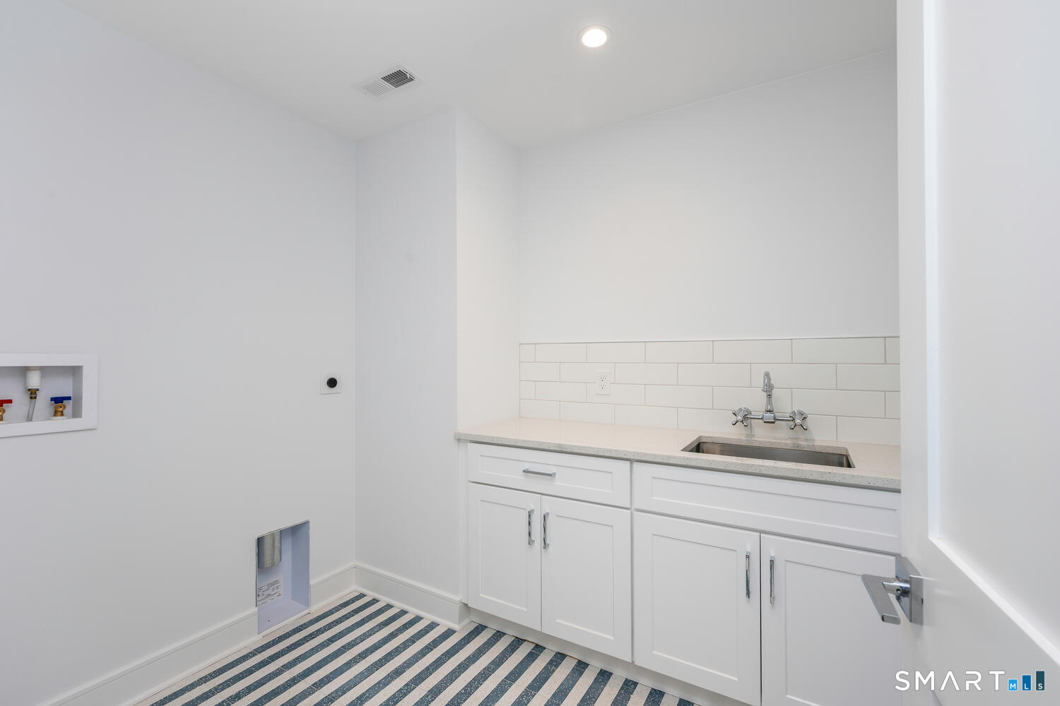 127 Paul Place Fairfield, CT 06824 - Photo 28 of 40