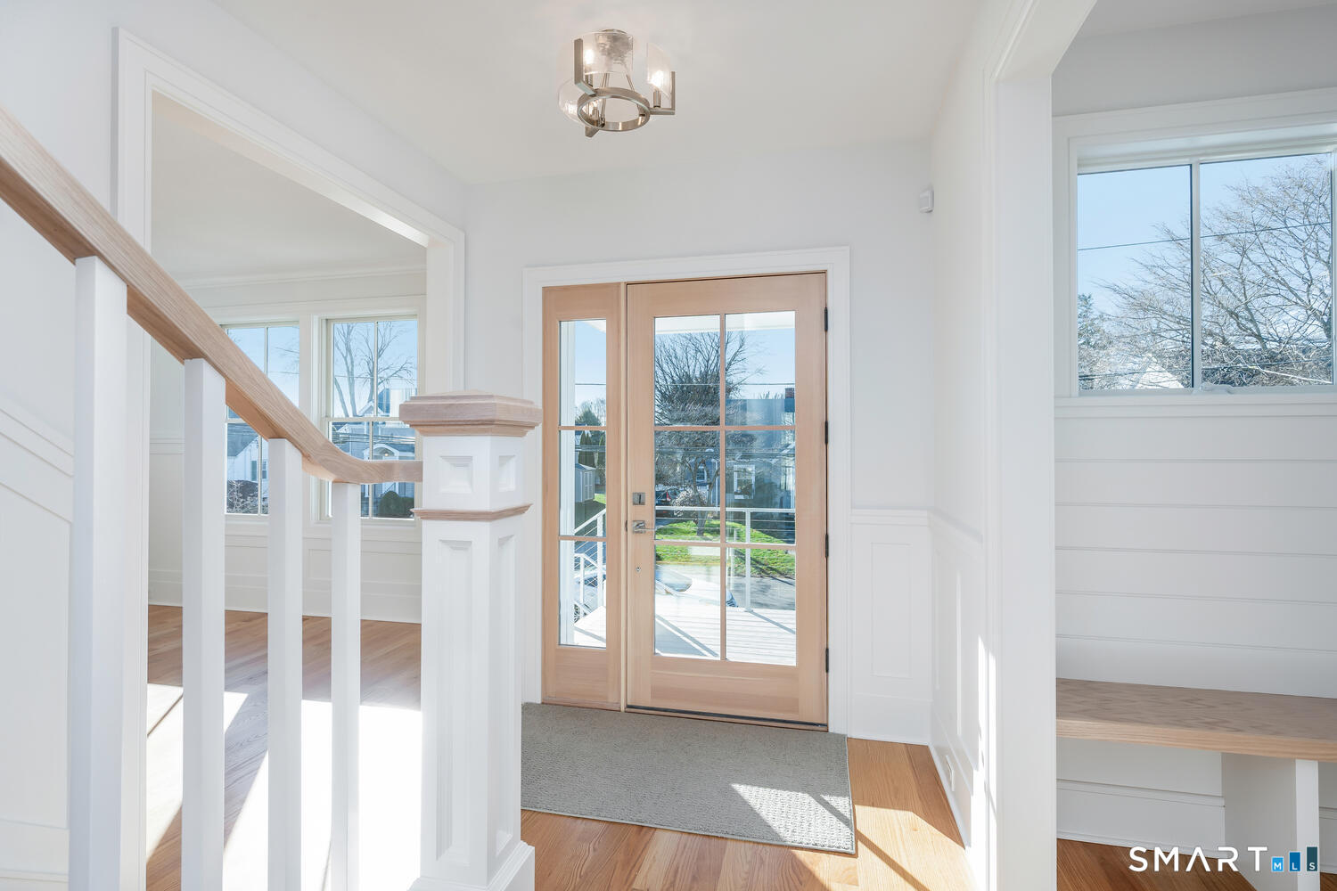 127 Paul Place Fairfield, CT 06824 - Photo 4 of 40