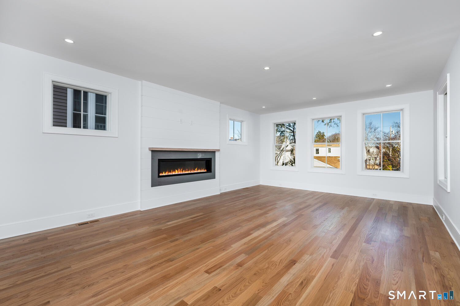 127 Paul Place Fairfield, CT 06824 - Photo 9 of 40