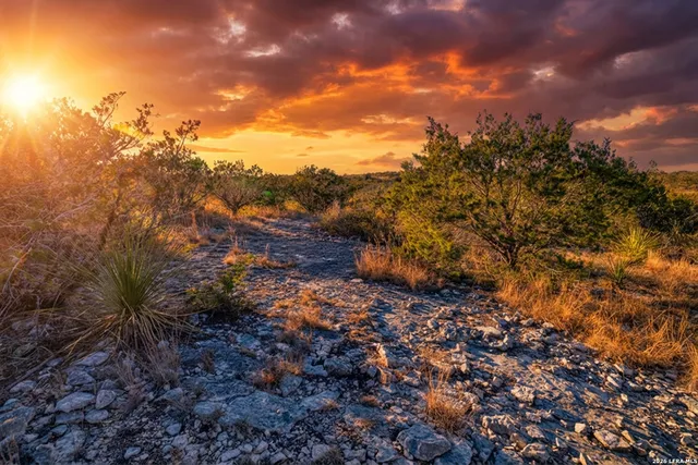 $88,800 | 380 Doe, Uvalde, TX 78801