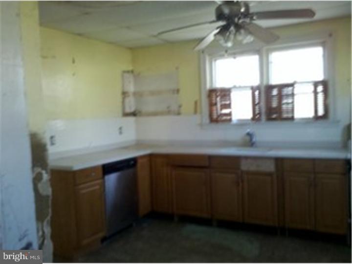 224 Berlin Road Clementon, NJ 08021 - Photo 4 of 13 Kitchen