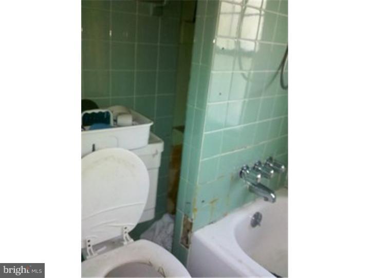 224 Berlin Road Clementon, NJ 08021 - Photo 9 of 13 Bathroom