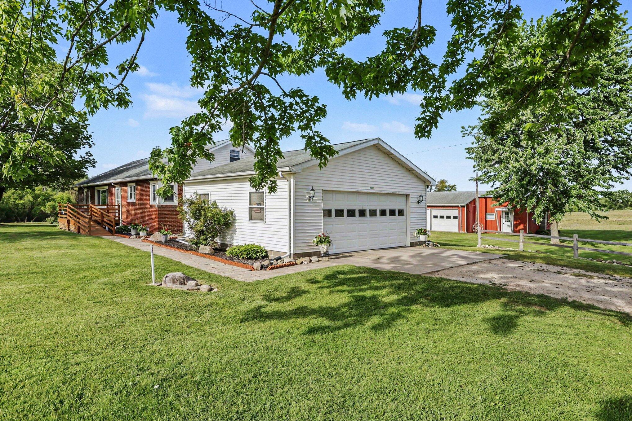 5494 Old Pipestone Road Eau Claire, MI 49111 - Photo 6 of 50 004_file_7536
