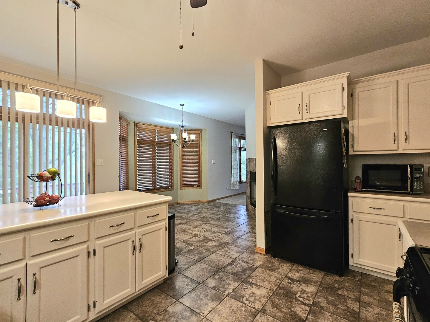 18743 Wren Circle Mokena, IL 60448 - Photo 4 of 25 a kitchen with stainless steel appliances a refrigerator sink and cabinets