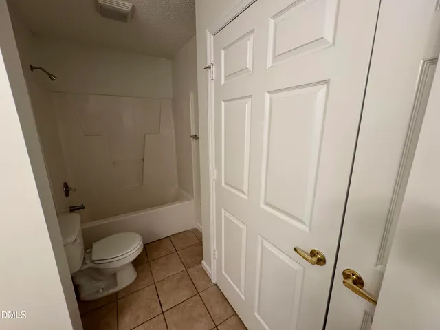 $1,400 | 2510 Huntscroft Lane, Unit 201, Raleigh, NC 27617