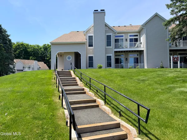 $2,100 | 413 Diamond Rock Circle, Troy, NY 12182