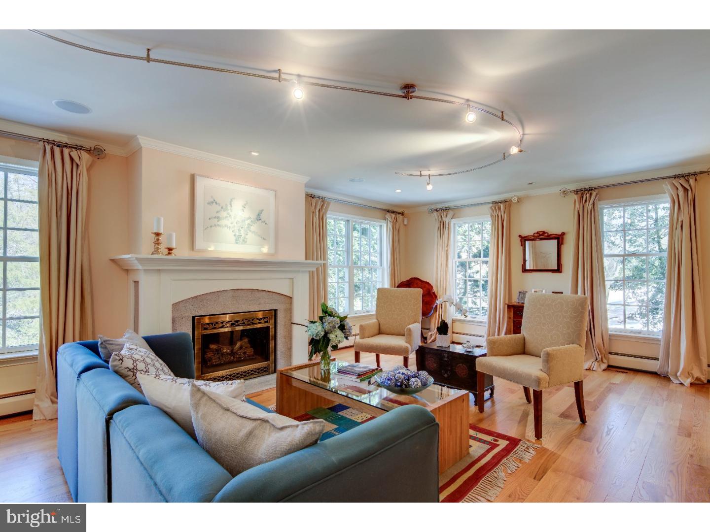 27 7 Springs Road Wayne, PA 19087 - Photo 6 of 25 Living Room