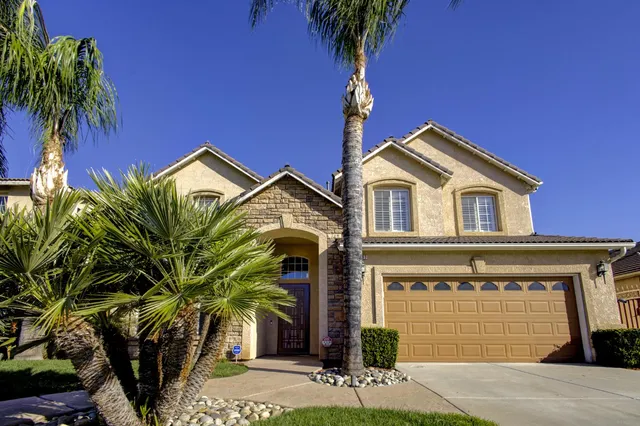 $629,900 | 2657 Lincoln Avenue, Clovis, CA 93611