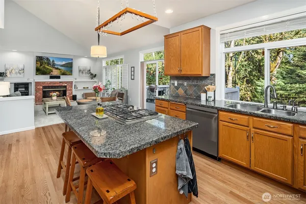 $1,250,000 | 16040 Southeast 127th Place, Renton, WA 98059