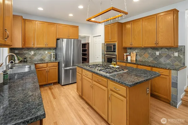 $1,250,000 | 16040 Southeast 127th Place, Renton, WA 98059