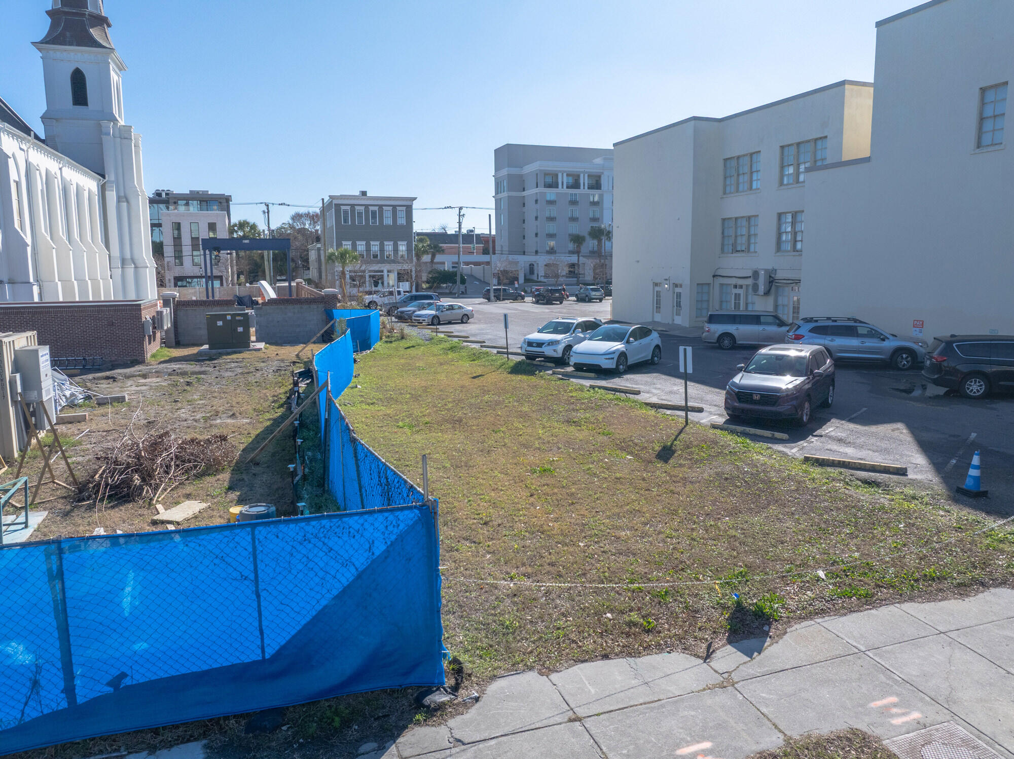 29 Henrietta Street Charleston, SC 29401 - Photo 3 of 22 03