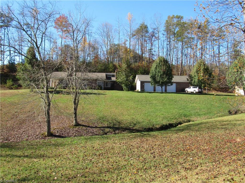 286 Pat Irwin Road Pilot Mountain, NC 27041 - Photo 3 of 29 Gallery Image 3