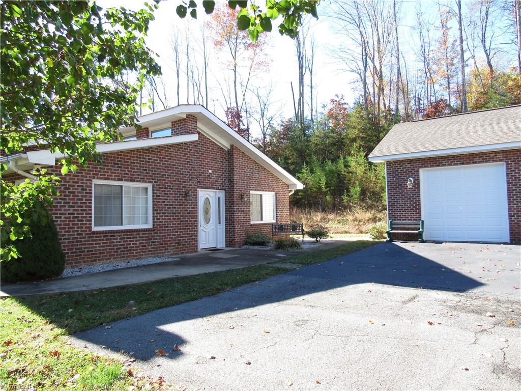 286 Pat Irwin Road Pilot Mountain, NC 27041 - Photo 4 of 29 Gallery Image 4
